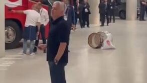 Mourinho suspenso por quatro jogos da UEFA por palavras a Anthony Taylor na final da Liga Europa