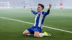 Pietuszewski celebra golo contra o Benfica, um momento chave na sua carreira.
