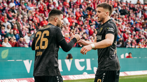 Jogadores do Estugarda festejam golo