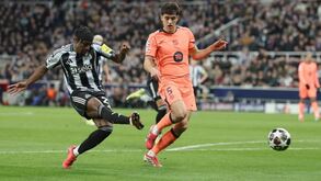 Jogo entre Newcastle e Barcelona nos oitavos de final