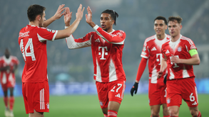 Jogadores do Bayern Munique festejam golo frente à Atalanta