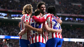 Jogadores do Atlético Madrid festejam golo frente ao Tottenham na Liga dos Campeões