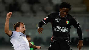 Eddy Doué em ação contra o V. Guimarães