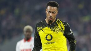 Nmecha renova com o Borussia Dortmund até 2030