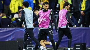 Jogadores do Sporting CP aquecem antes do jogo contra o Bodo/Glimt