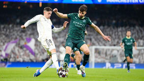 Os jogadores de Real Madrid e Manchester City em ação