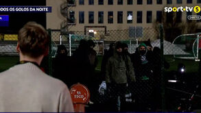 Ultras do Sporting encapuzados à saída do estádio do Bodo/Glimt