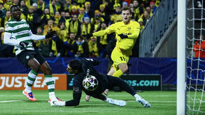 Sporting sofre pesada derrota e deixa  Champions por um fio