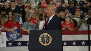 Apoiante de Trump sente-se mal durante evento e é socorrida pelo Dr. Oz