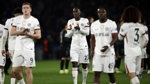 Jogadores do Chelsea desiludidos após derrota pesada com o PSG