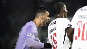 Jogadores do Vasco da Gama celebram vitória sobre o Palmeiras de Abel Ferreira