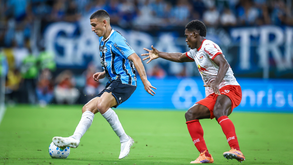 Carlos Vinícius marca mas Grémio de Luís Castro não vai além de um empate com o Bragantino