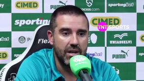 Adjunto de Abel Ferreira critica relvado do São Januário: «Parece que plantaram batatas debaixo do campo»