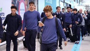 Vantagem nos oitavos na bagagem: as imagens da chegada do FC Porto a Portugal