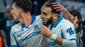 Jogadores do Marselha festejam frente ao Auxerre