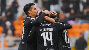 Jogadores do Ac. Viseu festejam triunfo sobre o Leixões