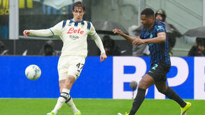 Lorenzo Bernasconi (Atalanta) e Denzel Dumfries (Inter)