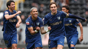 Jogadores do Famalicão a celebrar 