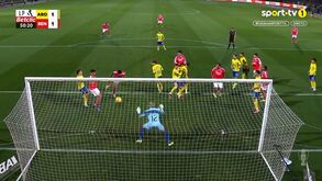 O golo do empate do Benfica em Arouca: Ríos nem tirou os pés do chão para cabecear