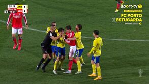 Dedic e Trezza foram expulsos no Arouca-Benfica após enorme desentendimento