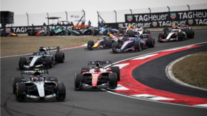 Pilotos em ação durante o GP da China 2026