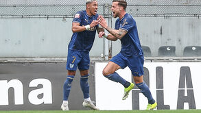 Justin de Haas e Sorriso unidos pelos golos