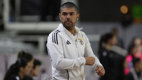 Paulinho Roxo reage durante o jogo com o Nun'Álvares