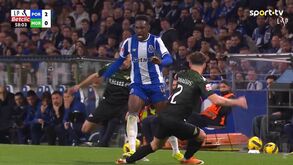 Zaidu fez esta entrada sobre Diogo Travassos e Moreirense pediu vermelho direto para o lateral do FC Porto