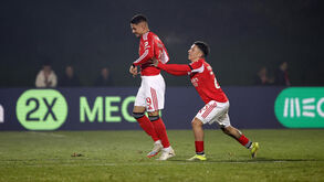 Ivanovic e Prestianni festejam frente ao Arouca