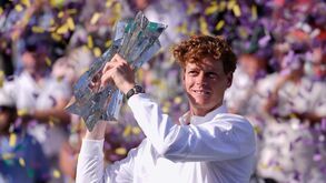 Jannik Sinner bate Medvedev em dois 'tie-breaks' e conquista Indian Wells