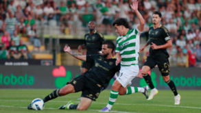 Goulart desarma Pote sob o olhar de José Fonte