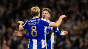 Froholdt e Pietuszewski celebram golo. Sintonia da dupla dá frutos no clube