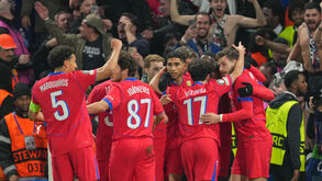 PSG a vencer o Chelsea