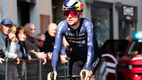 Thomas Pidcock conquista Milão-Turim