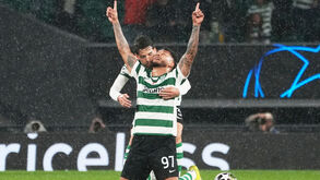 Jogadores do Sporting festejam um golo num jogo da Liga dos Campeões