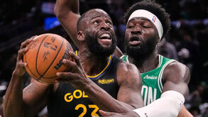 Draymond Green (Warriors) e Neemias Queta (Celtics)