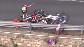 Queda assustadora na Milão Sanremo feminina