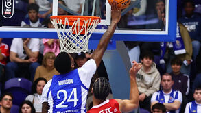 Cornelius Hudson e Broussard durante o FC Porto-Benfica
