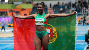 Agate de Sousa sagra-se campeã do mundo no salto em comprimento