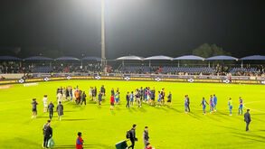 Luis Suárez e João Pinheiro à conversa no final do Alverca-Sporting 