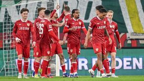 Tiago Tomás marca na goleada do Estugarda sobre o Augsburgo