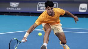 Carlos Alcaraz afastado na terceira ronda do Masters 1000 de Miami