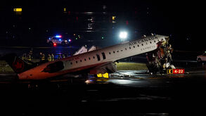 «Pára, camião 1, pára»: o áudio da torre de controlo no momento da colisão no aeroporto de LaGuardia