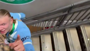 A resposta insólita de Erling Haaland a adepto do Leeds após conquistar a Taça da Liga inglesa