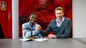 Nathan Tella renova com Leverkusen até 2031