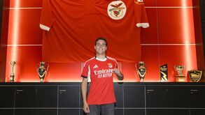 Benfica renova com lateral de 19 anos, um momento especial no clube do coração