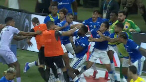 As imagens da pancadaria entre jogadores de Cruzeiro e At. Mineiro