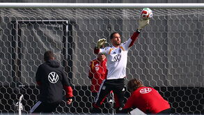 Baumann treina para o jogo da Alemanha com a Suíça