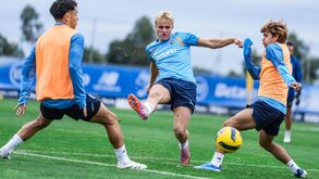 Froholdt com Rodrigo Mora em treino