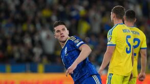 Jogador da Suécia durante o jogo de playoff para o Mundial contra a Ucrânia